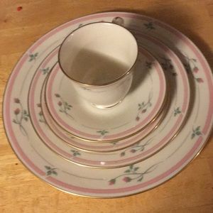 COPY - Lenox Rose Manor 5 piece place setting